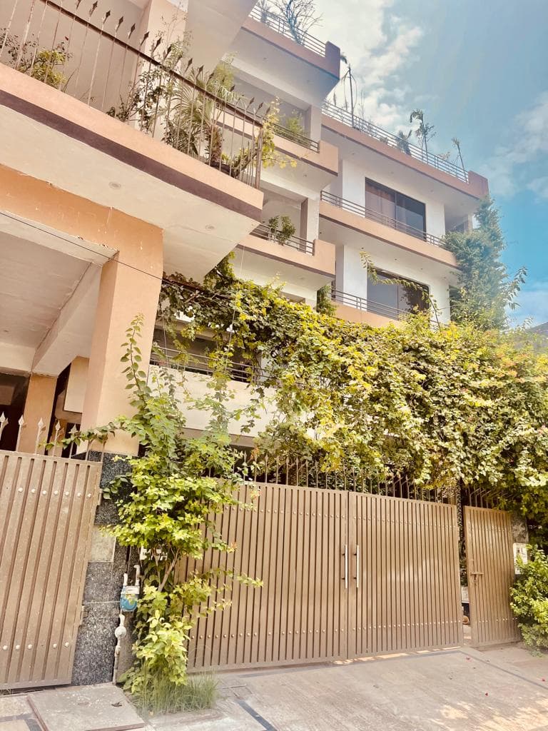 Al-Nisa Girls Hostel Wahdat Road Lahore