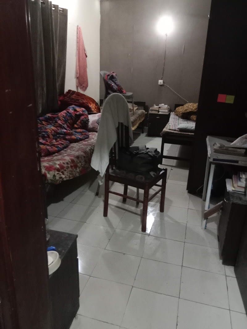 NIGHAT NOOR HOSTEL (BOYS & GIRLS )